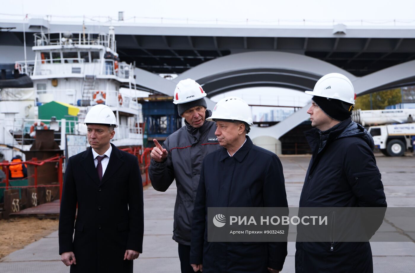 Строительная площадка Большого Смоленского моста в Санкт-Петербурге