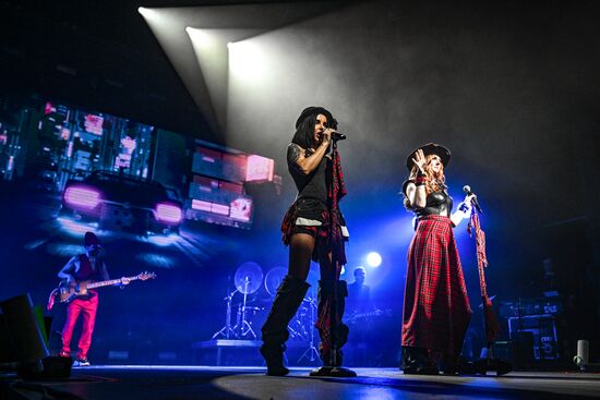 Концерт группы t.A.T.u. в Москве