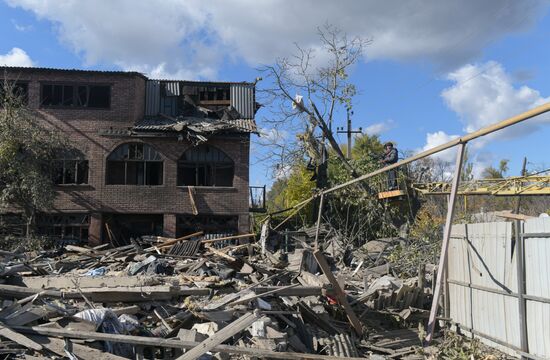 Последствия обстрела Ясиноватой со стороны ВСУ