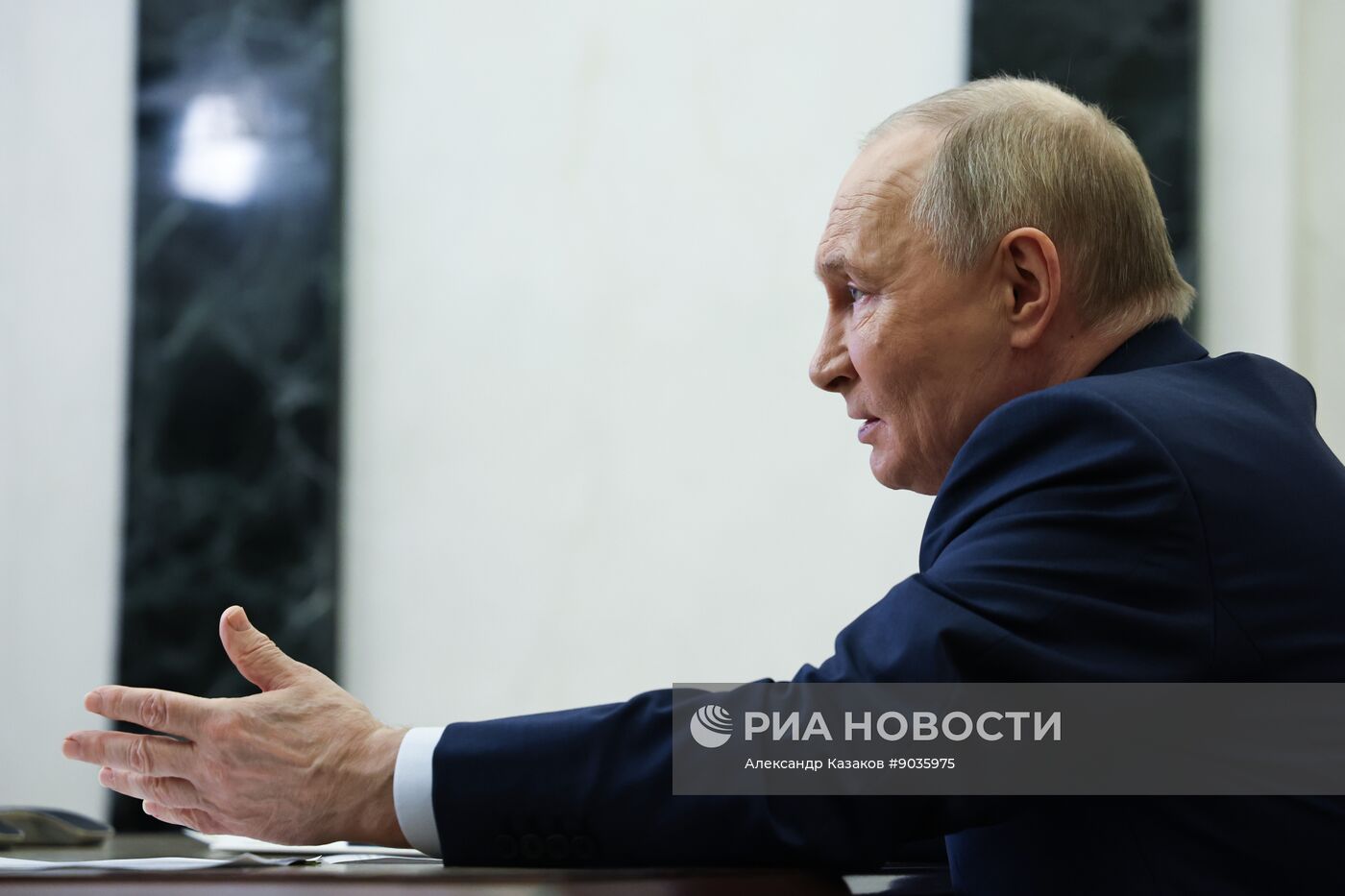 Президент Владимир Путин провел по видеосвязи совещание с правительством РФ