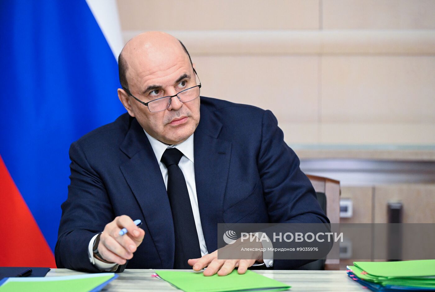 Президент Владимир Путин провел по видеосвязи совещание с правительством РФ