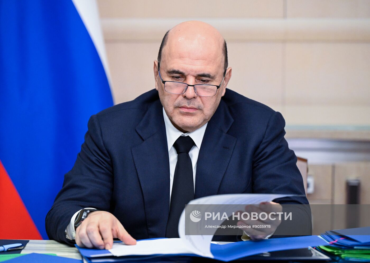 Президент Владимир Путин провел по видеосвязи совещание с правительством РФ