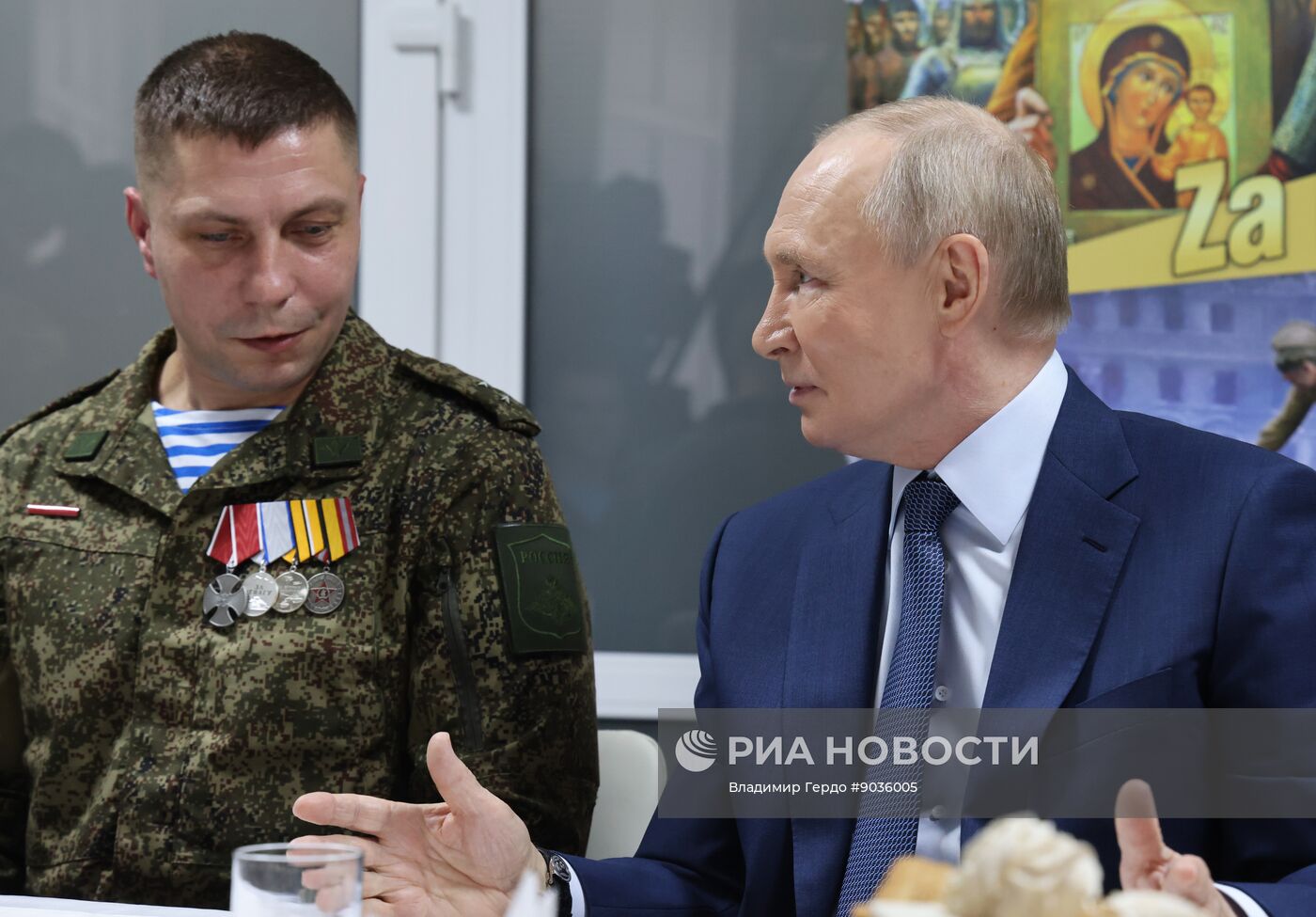 Президент Владимир Путин посетил военный госпиталь имени Мандрыка