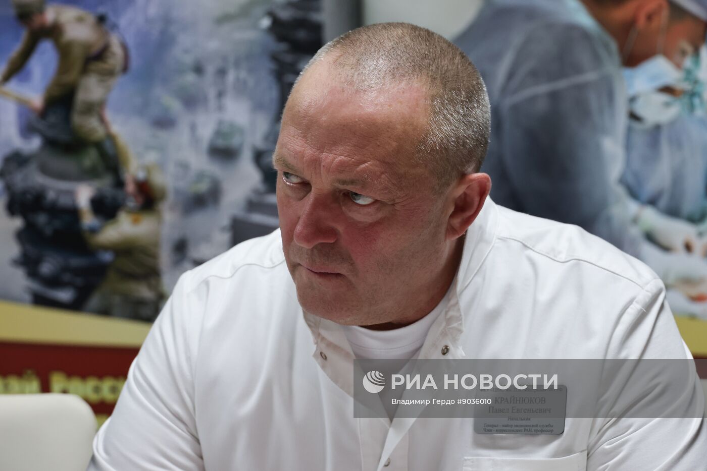 Президент Владимир Путин посетил военный госпиталь имени Мандрыка