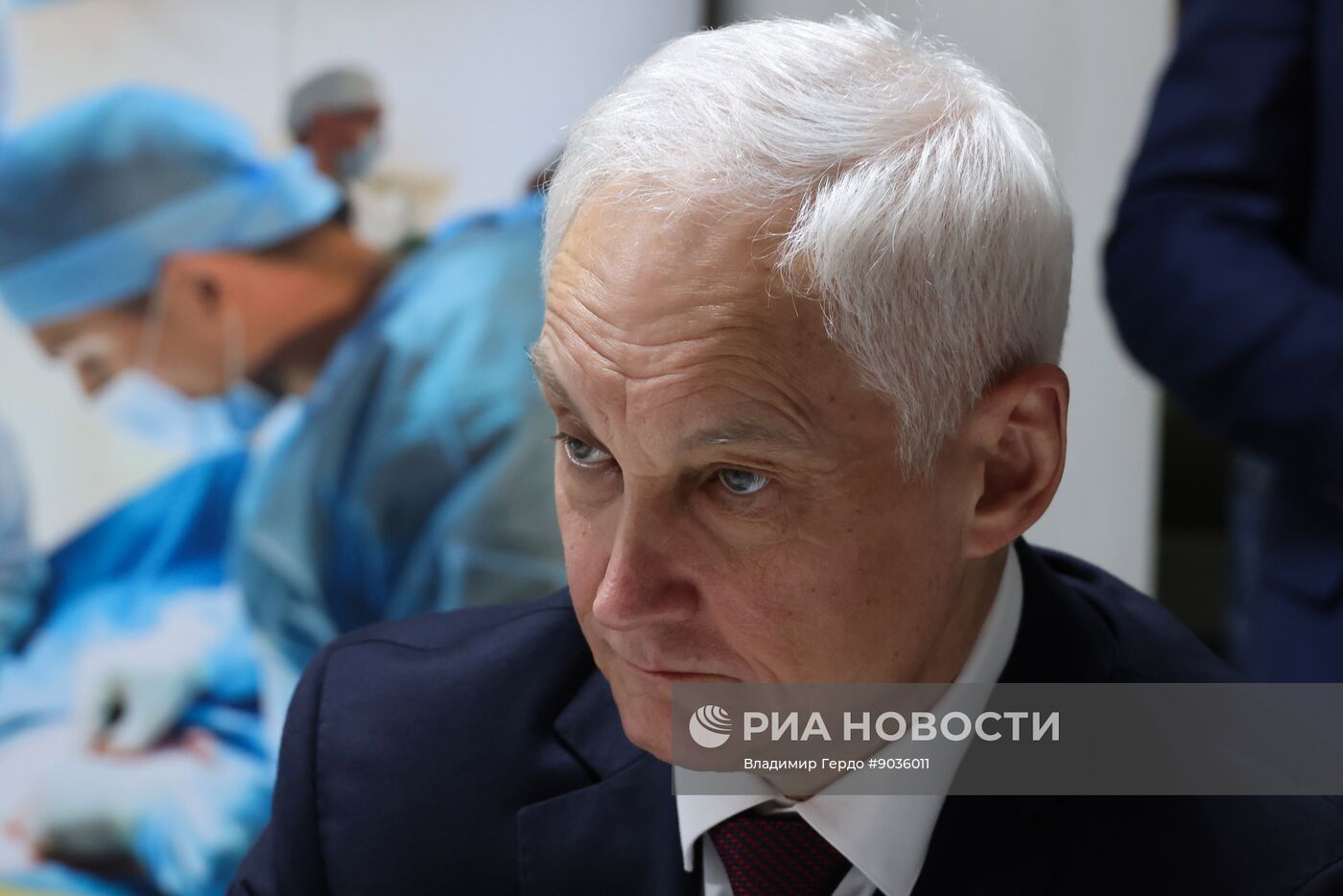 Президент Владимир Путин посетил военный госпиталь имени Мандрыка