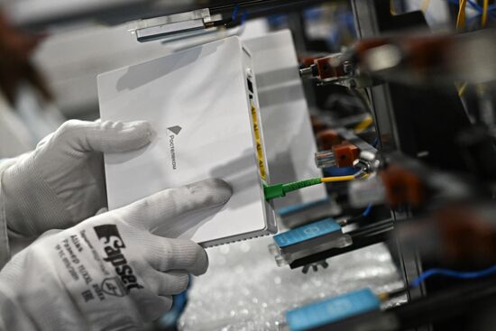 Производство роутеров на заводе "Электра" в Москве