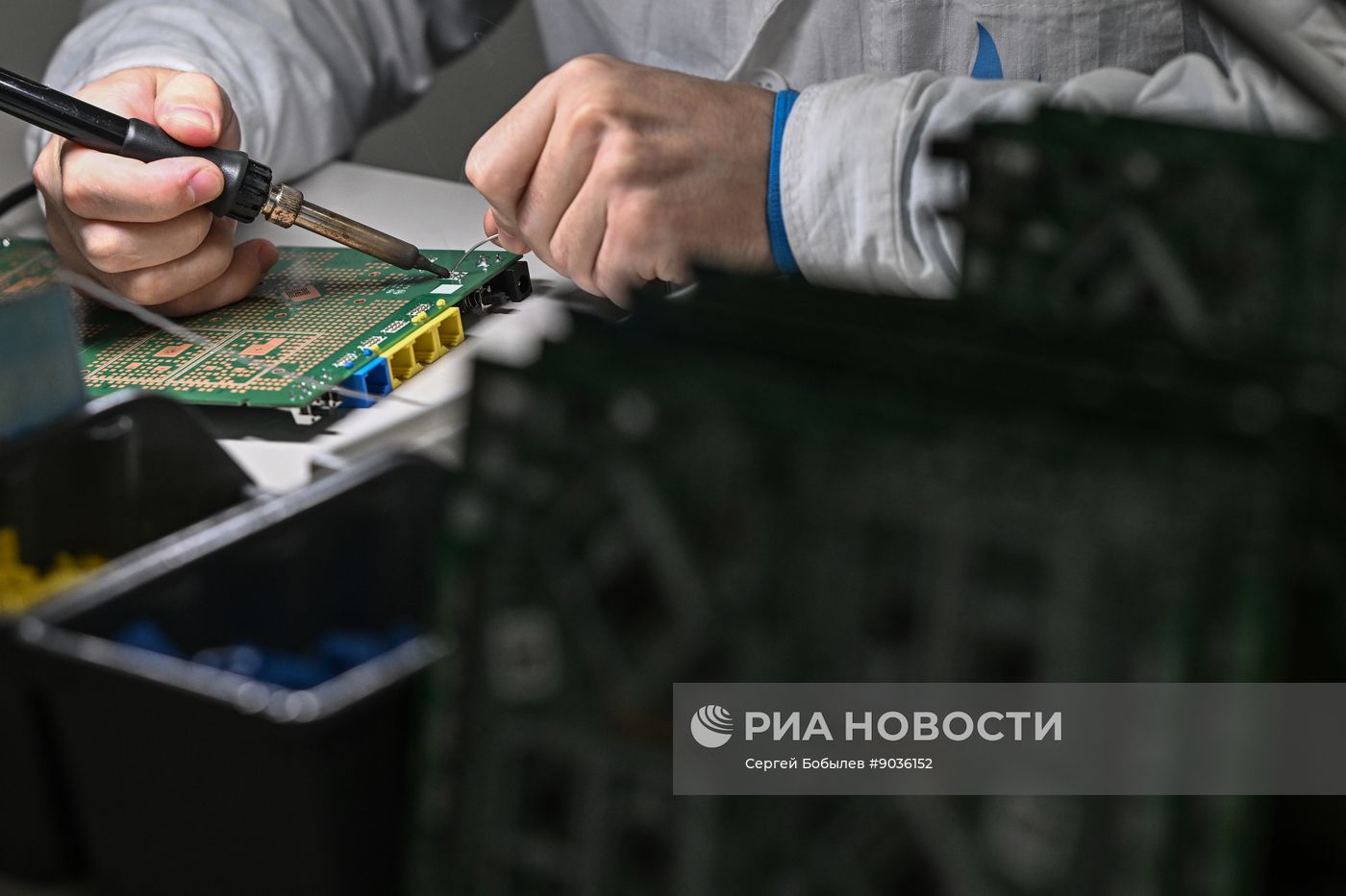 Производство роутеров на заводе "Электра" в Москве
