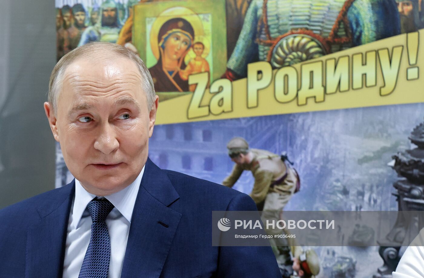 Президент Владимир Путин посетил военный госпиталь имени Мандрыка