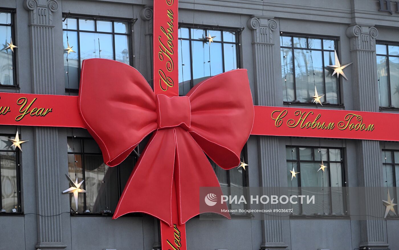 Москву начали украшать к Новому году