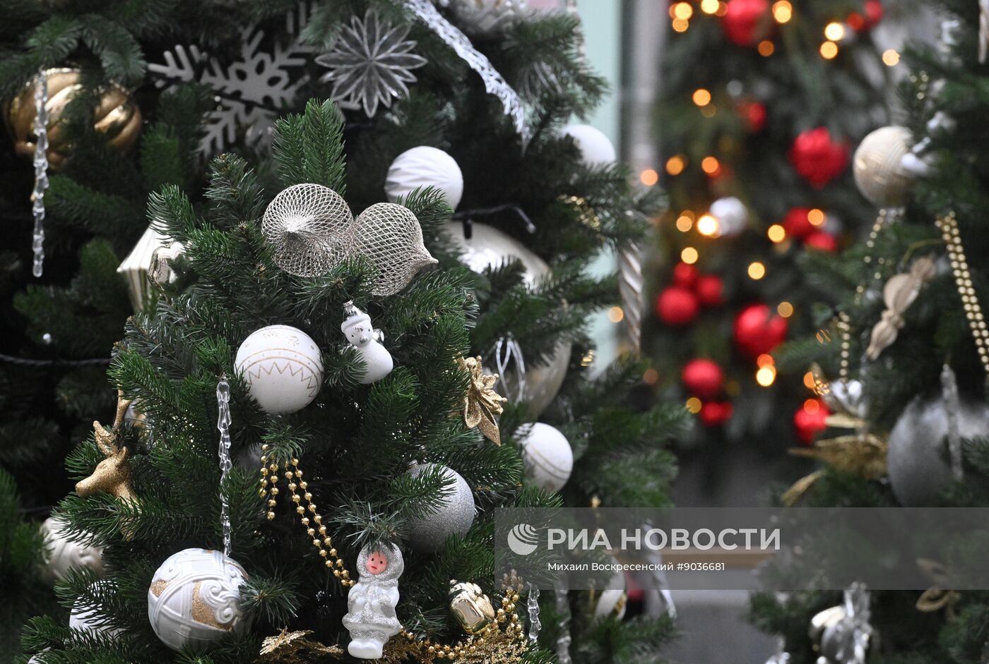 Москву начали украшать к Новому году