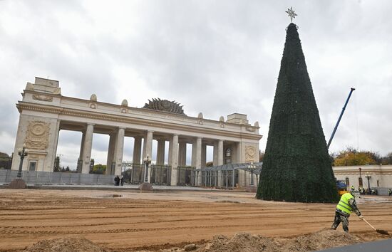 Москву начали украшать к Новому году