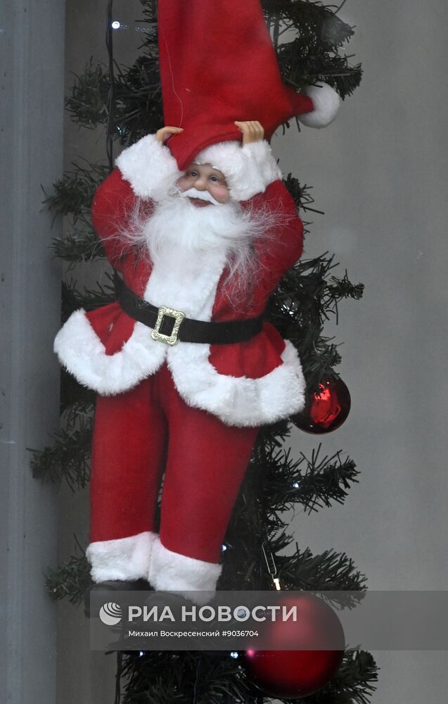 Москву начали украшать к Новому году