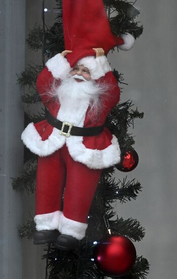 Москву начали украшать к Новому году