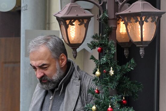 Москву начали украшать к Новому году