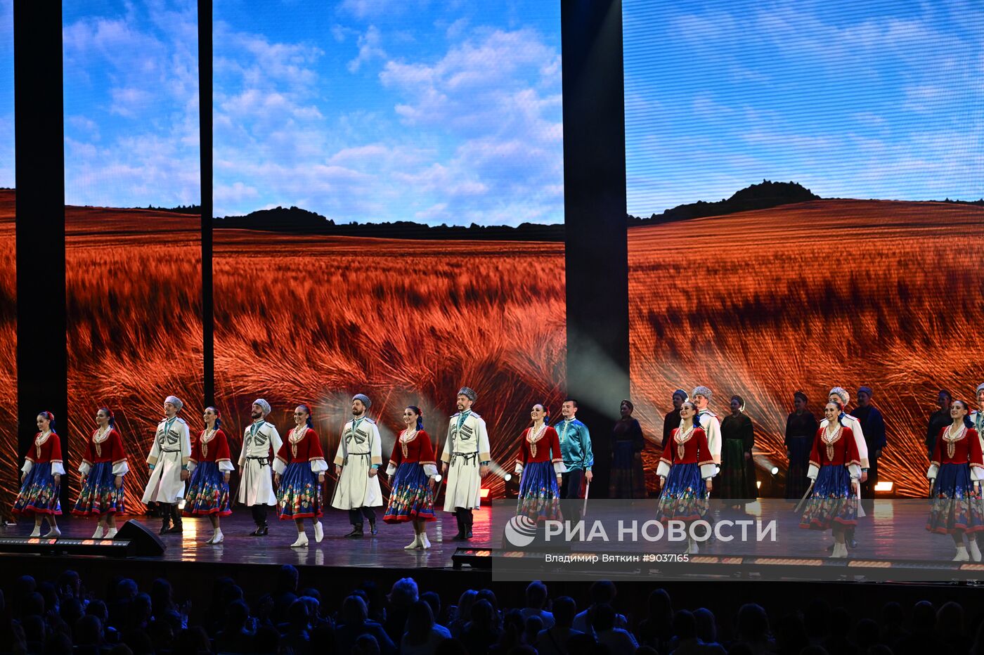 Юбилейный концерт Государственного театра танца "Казаки России" 