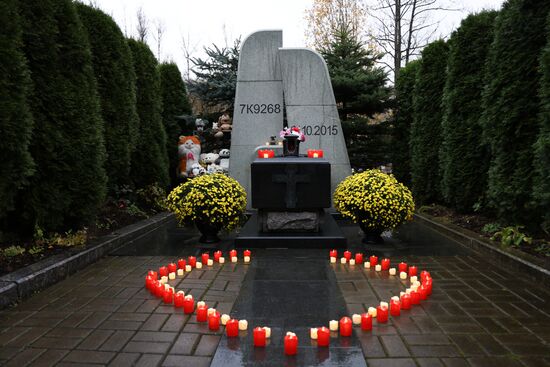 Панихида по погибшим в теракте на рейсе "Шарм-эш-Шейх - Санкт-Петербург"