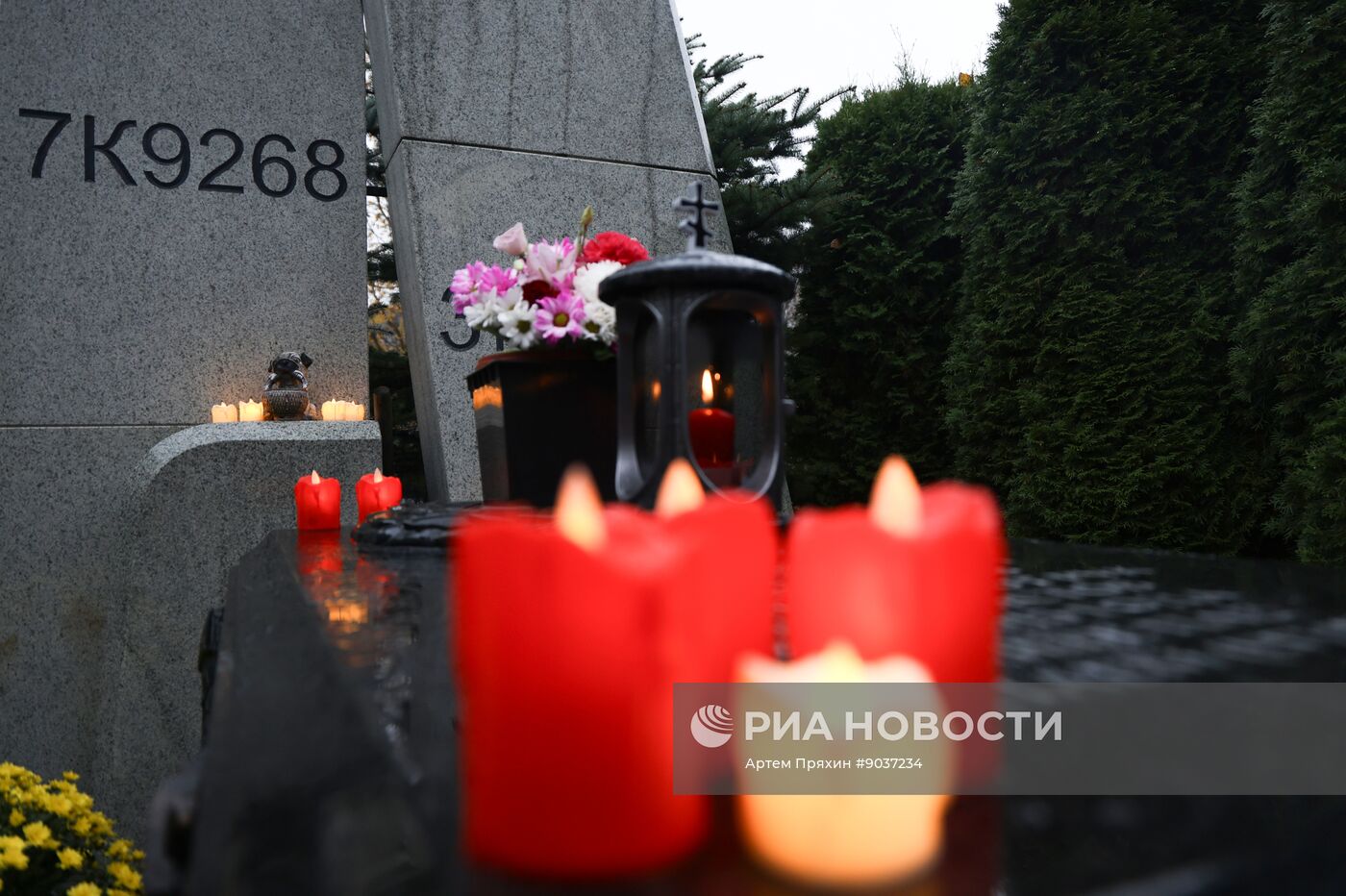 Панихида по погибшим в теракте на рейсе "Шарм-эш-Шейх - Санкт-Петербург"