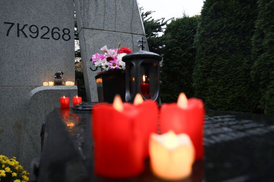 Панихида по погибшим в теракте на рейсе "Шарм-эш-Шейх - Санкт-Петербург"