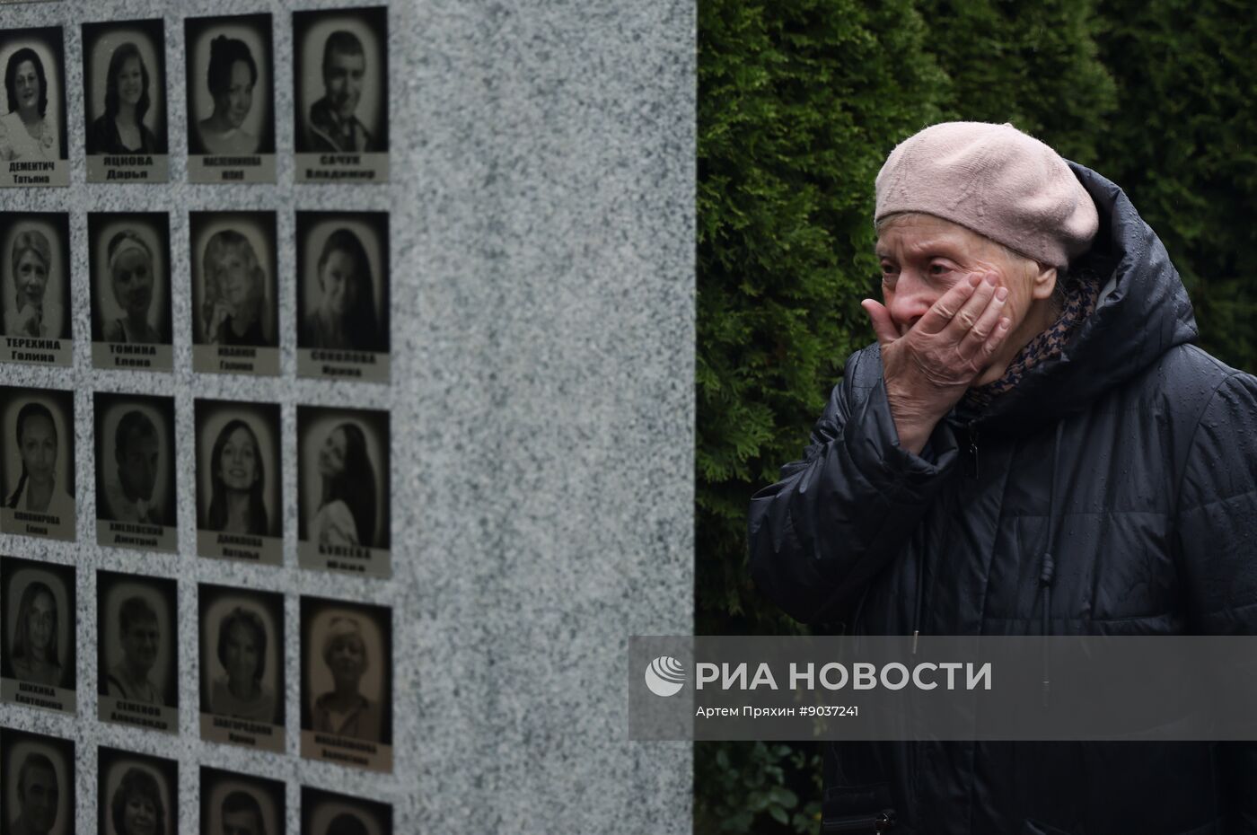 Панихида по погибшим в теракте на рейсе "Шарм-эш-Шейх - Санкт-Петербург"