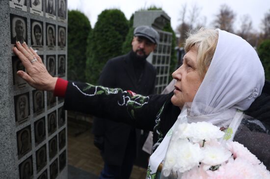 Панихида по погибшим в теракте на рейсе "Шарм-эш-Шейх - Санкт-Петербург"
