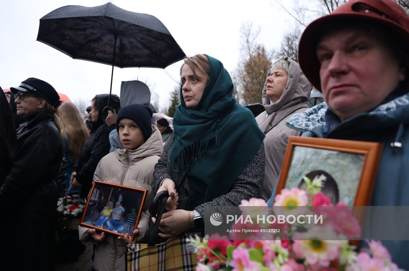 Панихида по погибшим в теракте на рейсе "Шарм-эш-Шейх - Санкт-Петербург"