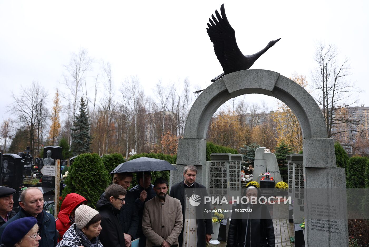 Панихида по погибшим в теракте на рейсе "Шарм-эш-Шейх - Санкт-Петербург"