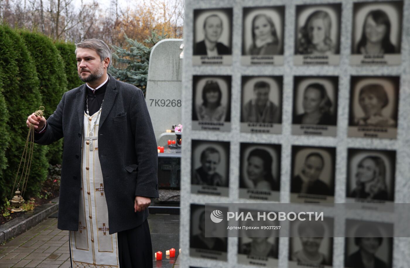 Панихида по погибшим в теракте на рейсе "Шарм-эш-Шейх - Санкт-Петербург"