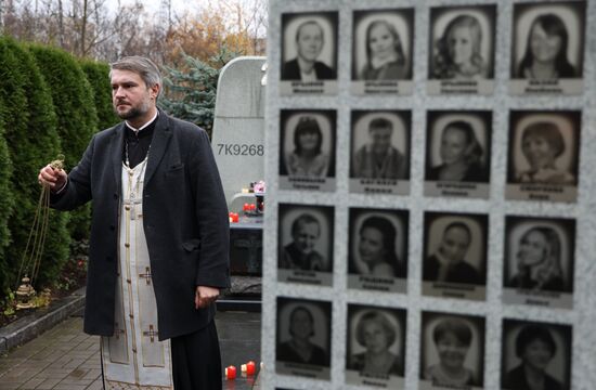 Панихида по погибшим в теракте на рейсе "Шарм-эш-Шейх - Санкт-Петербург"