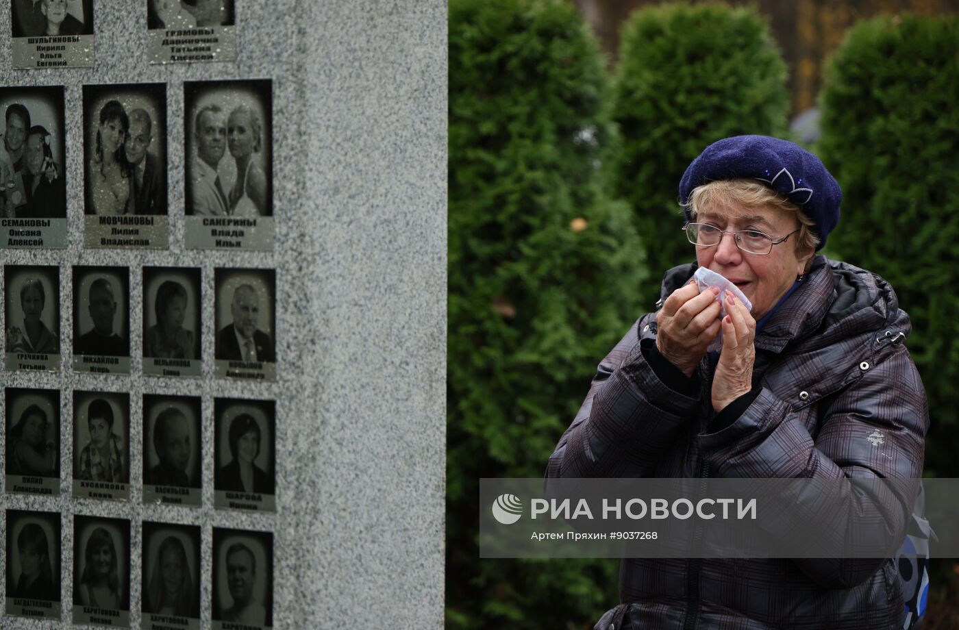 Панихида по погибшим в теракте на рейсе "Шарм-эш-Шейх - Санкт-Петербург"