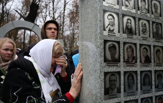 Панихида по погибшим в теракте на рейсе "Шарм-эш-Шейх - Санкт-Петербург"