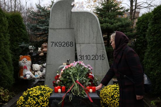 Панихида по погибшим в теракте на рейсе "Шарм-эш-Шейх - Санкт-Петербург"