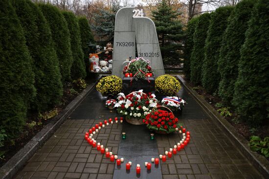 Панихида по погибшим в теракте на рейсе "Шарм-эш-Шейх - Санкт-Петербург"