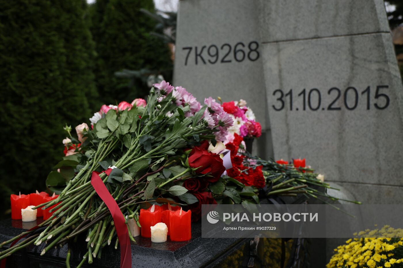 Панихида по погибшим в теракте на рейсе "Шарм-эш-Шейх - Санкт-Петербург"