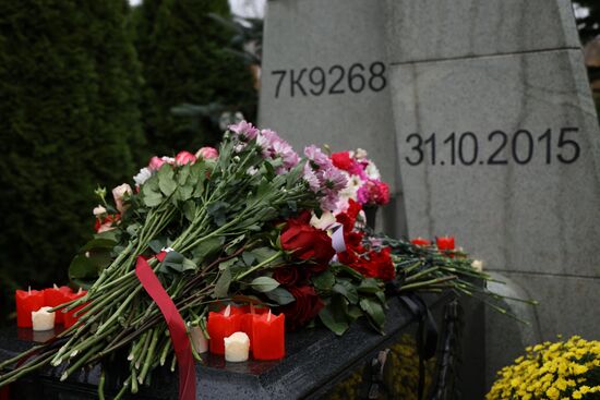 Панихида по погибшим в теракте на рейсе "Шарм-эш-Шейх - Санкт-Петербург"