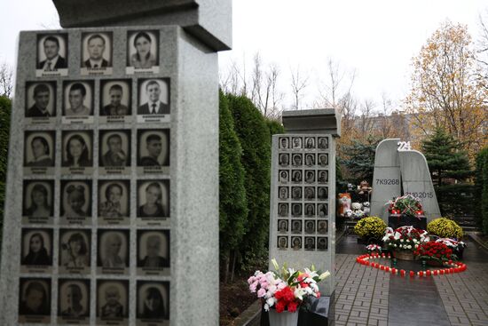 Панихида по погибшим в теракте на рейсе "Шарм-эш-Шейх - Санкт-Петербург"