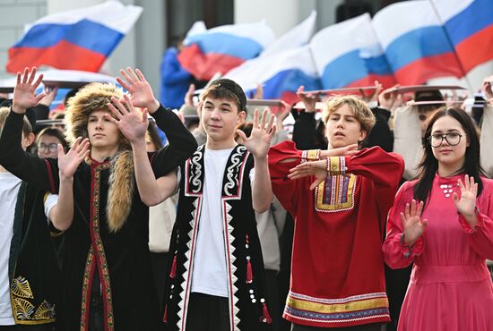 Патриотический флешмоб в Казани ко Дню народного единства