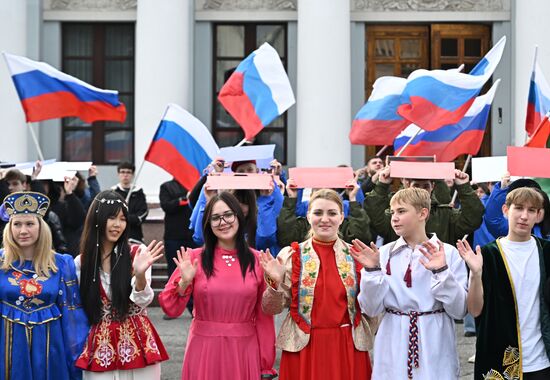 Патриотический флешмоб в Казани ко Дню народного единства