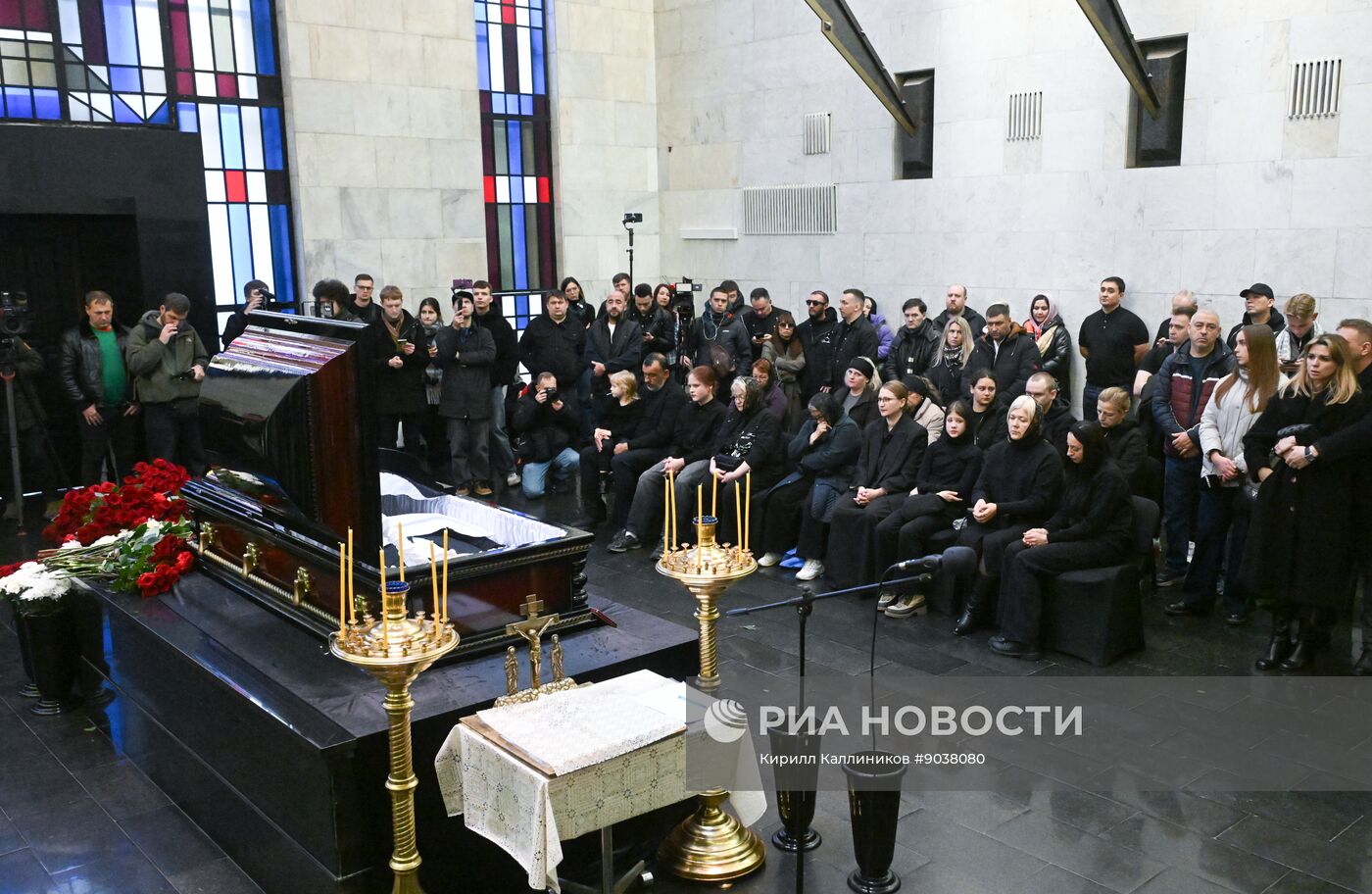 Прощание с актером Романом Поповым