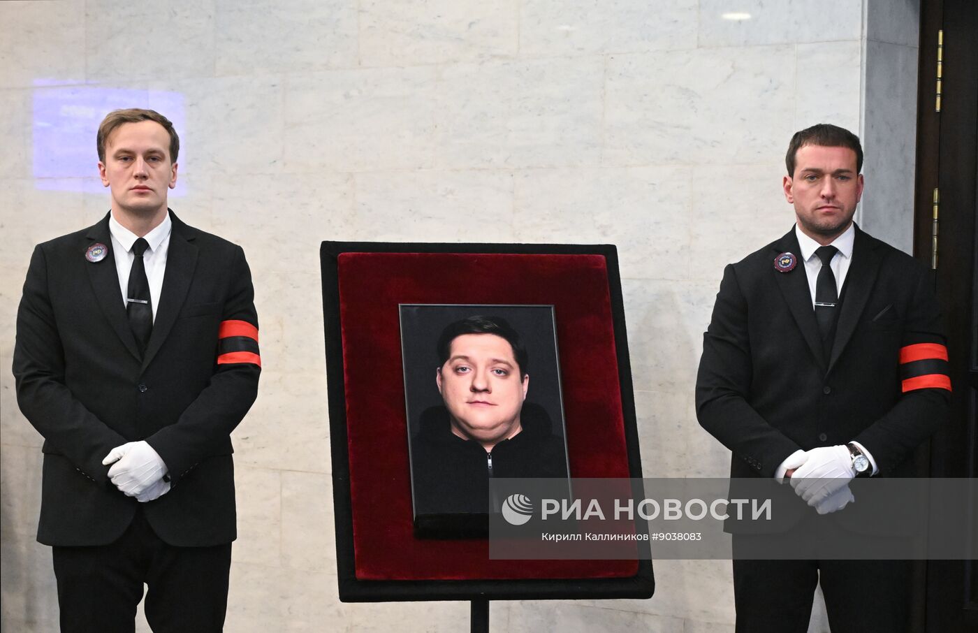 Прощание с актером Романом Поповым