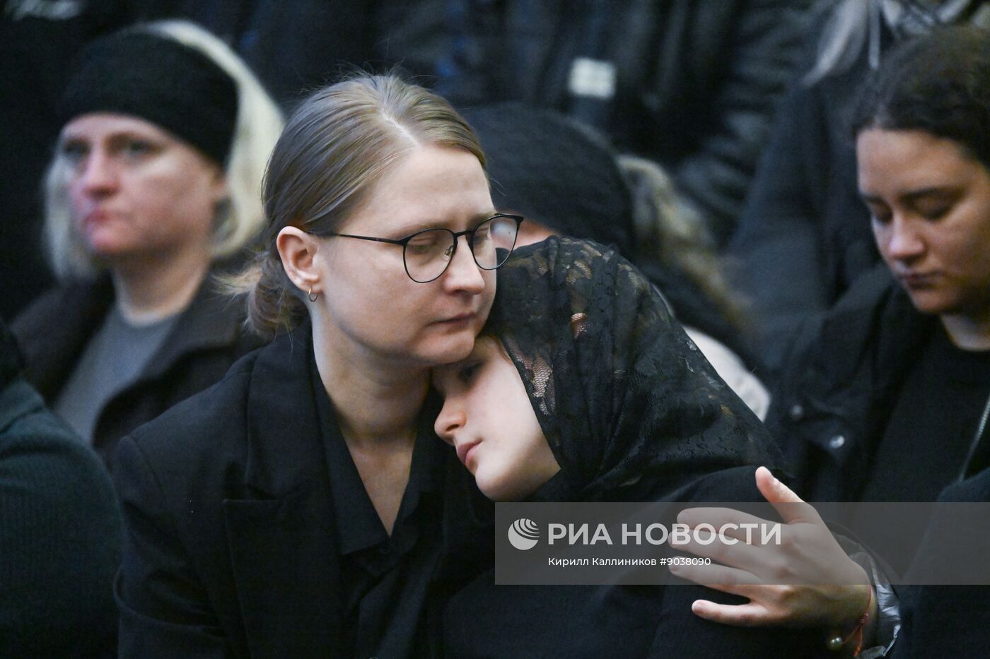 Прощание с актером Романом Поповым