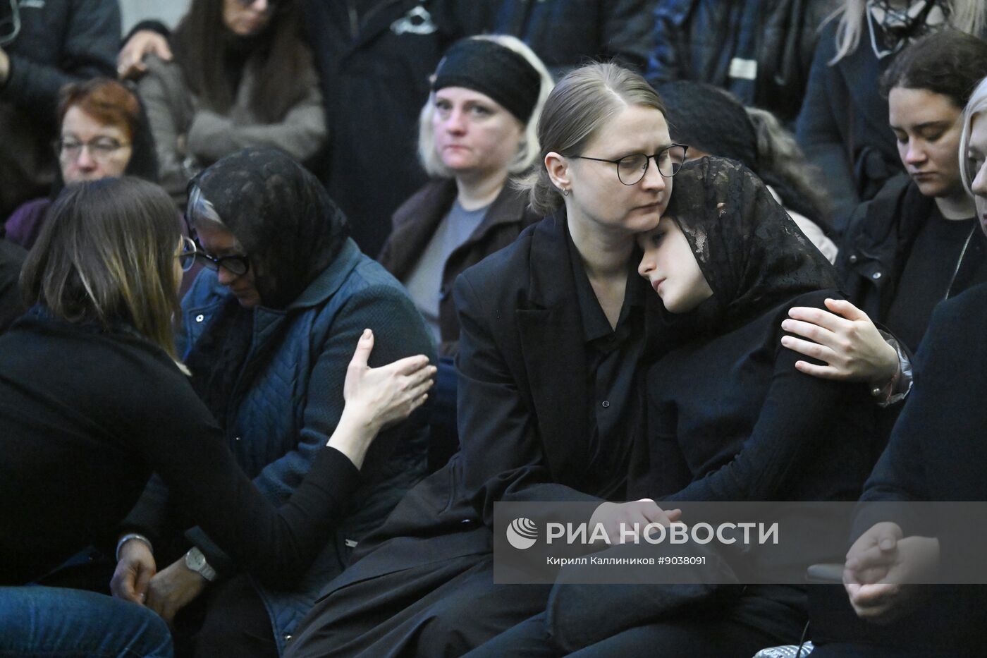Прощание с актером Романом Поповым