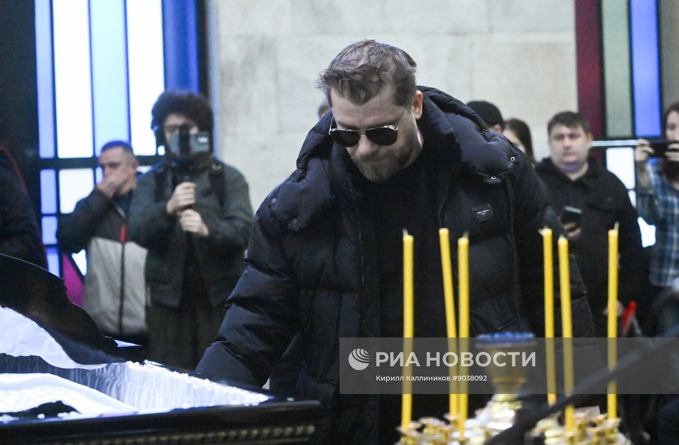 Прощание с актером Романом Поповым
