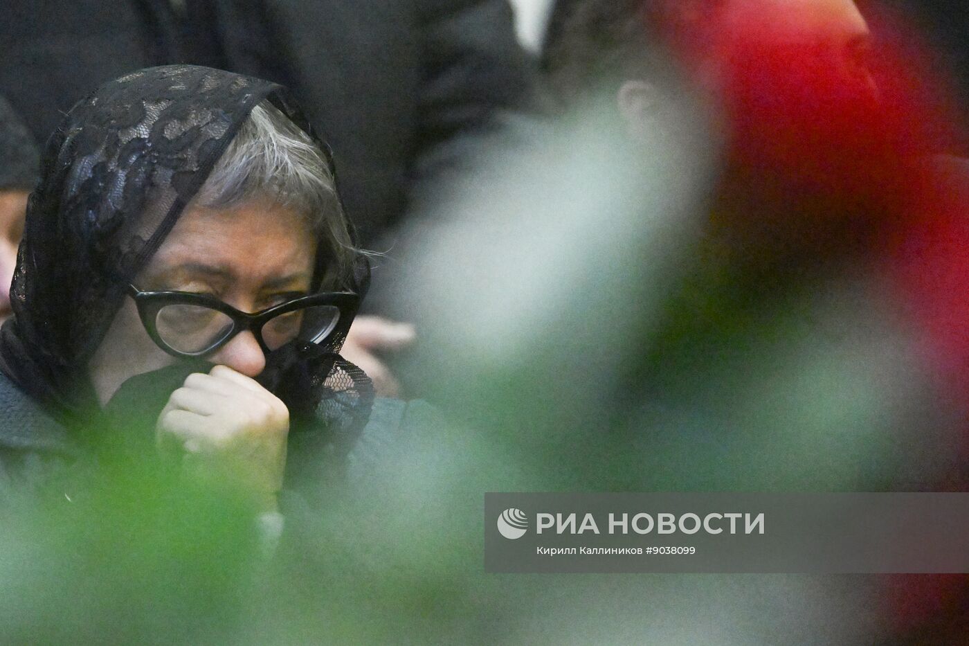 Прощание с актером Романом Поповым