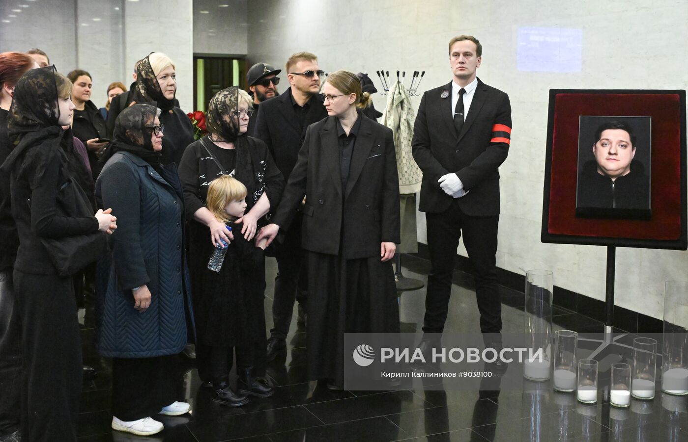 Прощание с актером Романом Поповым