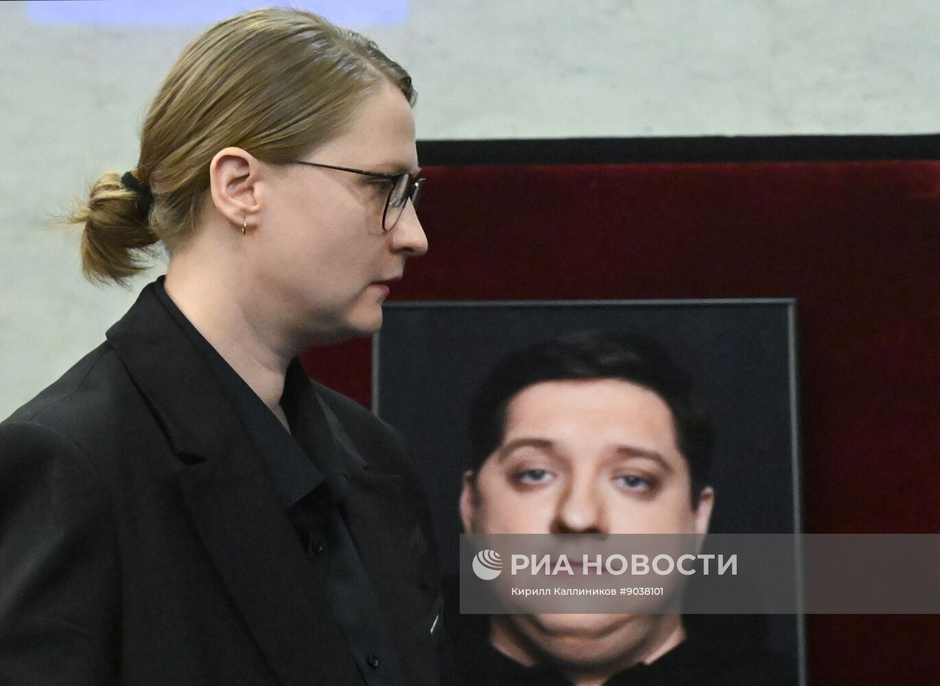 Прощание с актером Романом Поповым