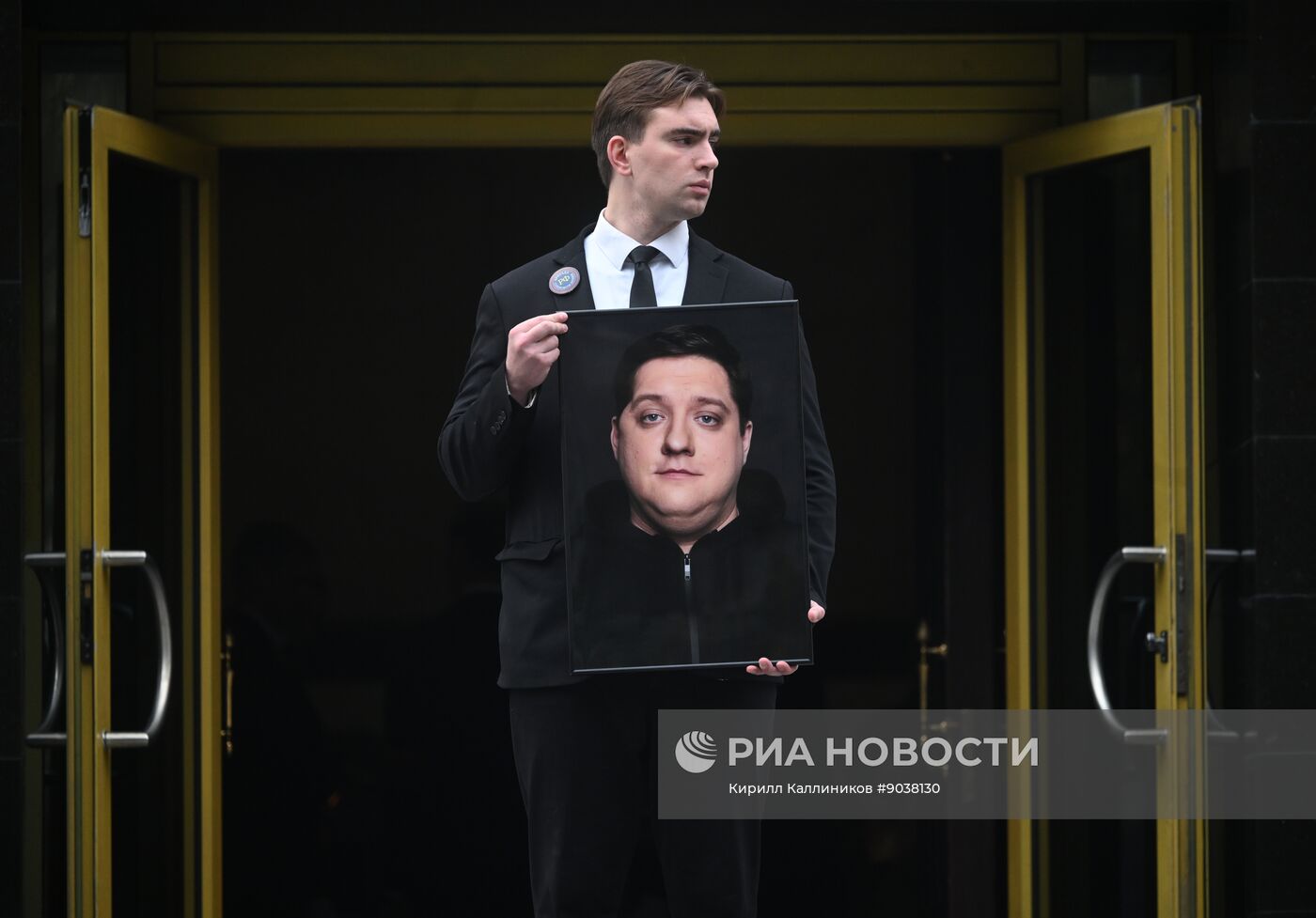 Прощание с актером Романом Поповым