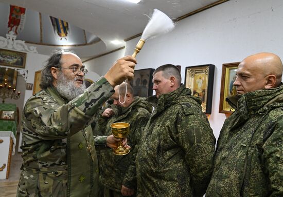 Богослужение в пункте временной дислокации группировки "Центр" в зоне СВО