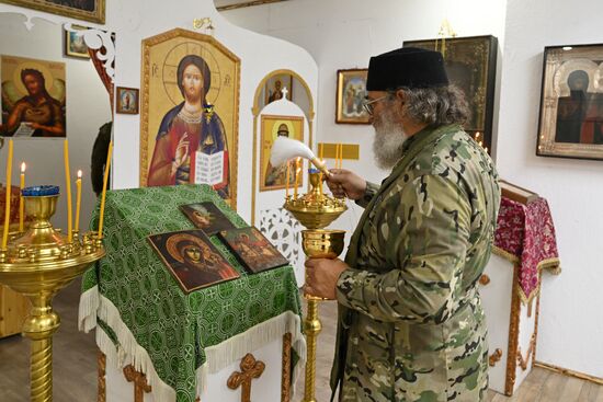 Богослужение в пункте временной дислокации группировки "Центр" в зоне СВО