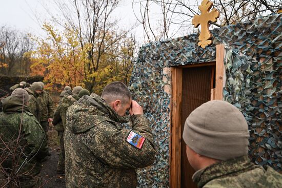 Богослужение в пункте временной дислокации группировки "Центр" в зоне СВО