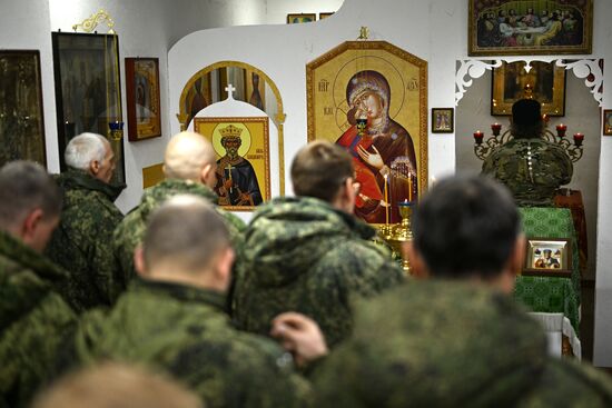 Богослужение в пункте временной дислокации группировки "Центр" в зоне СВО